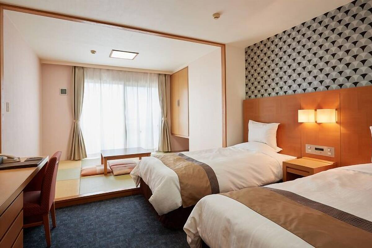Cofres nos quartos, Wi-Fi de cortesia, roupa de cama