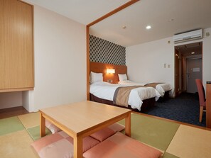 In-room safe, free WiFi, bed sheets - Hotel Murasakimura (Yomitan)