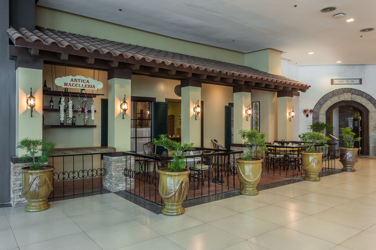Alpha Suites, Dining