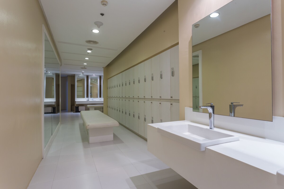 Alpha Suites, Lockers