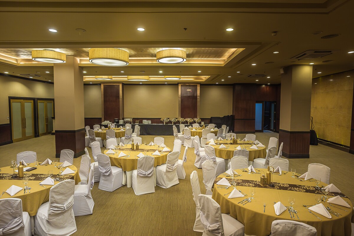 Alpha Suites, Ballroom