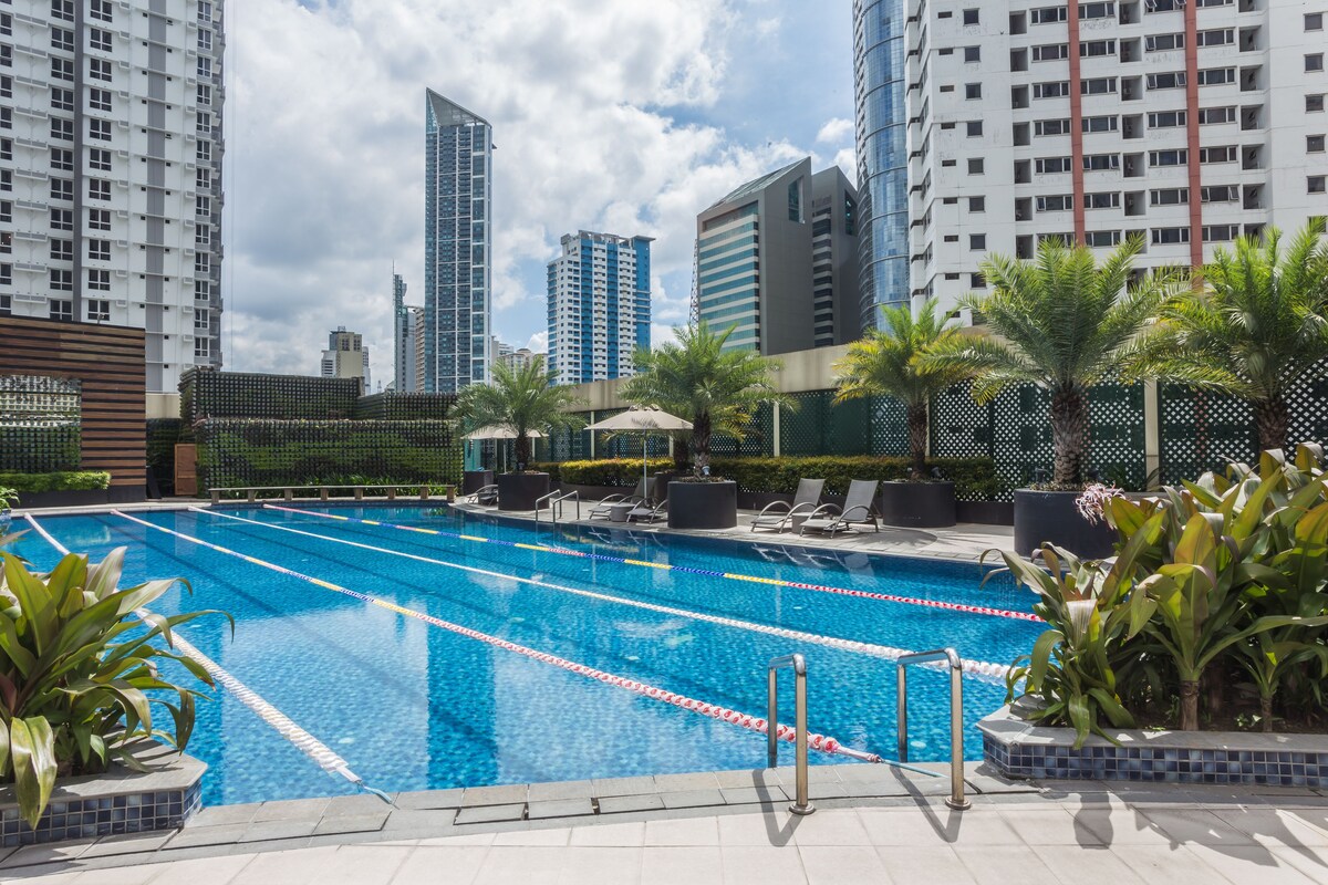 Exercise/lap pool