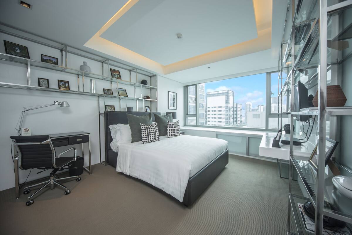Suite, 1 Bedroom | Premium bedding, pillowtop beds, minibar, in-room safe