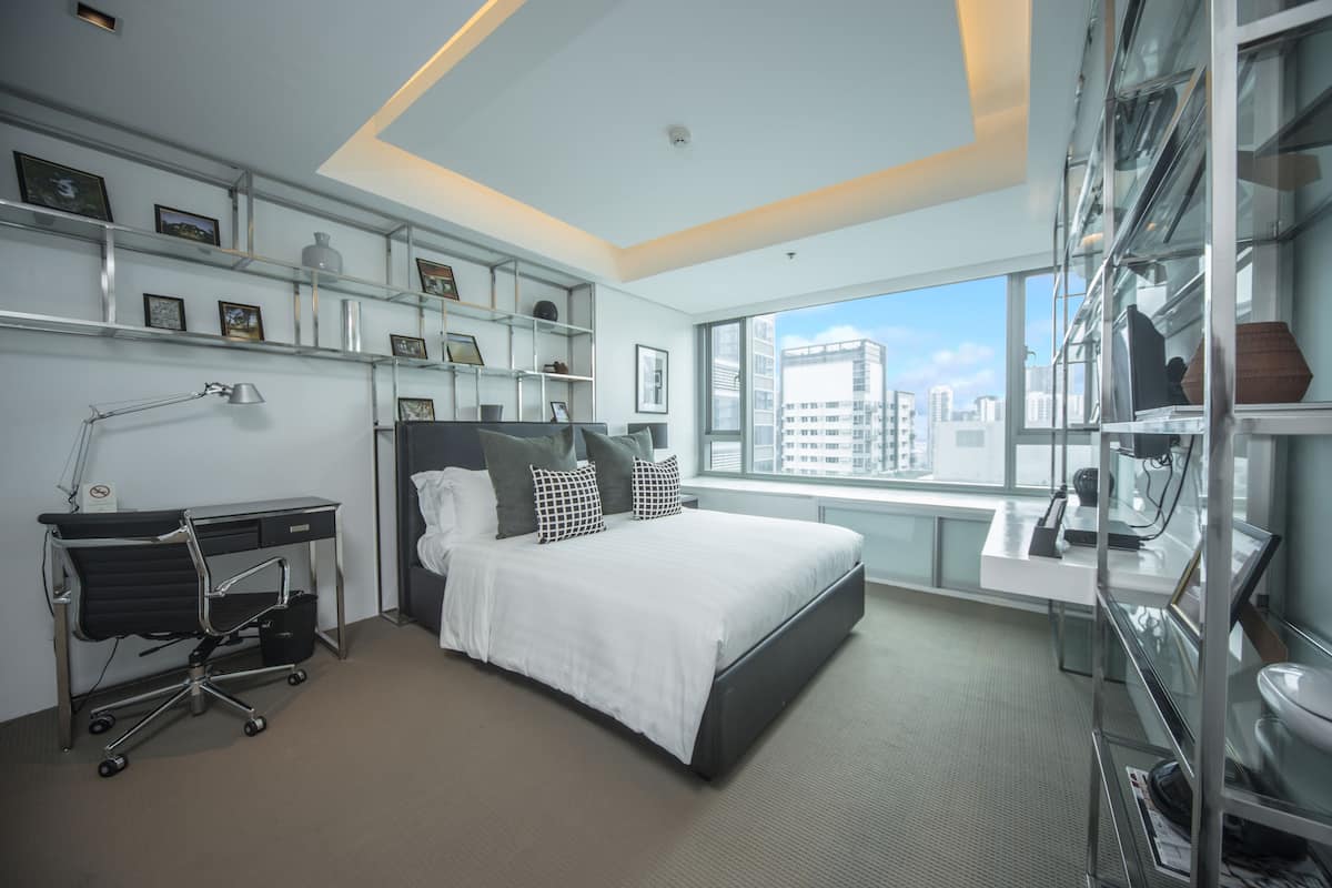 Ropa de cama de alta calidad, colchones con pillow-top y minibar