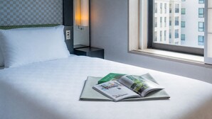 Twin Room | Laptop workspace, blackout drapes, soundproofing - Hotel Resol Trinity Kyoto (Kyoto)