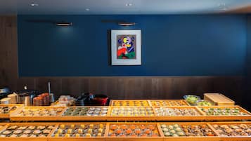Tägliches Frühstücksbuffet gegen Gebühr
