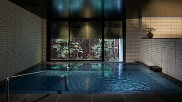 Indoor spa tub