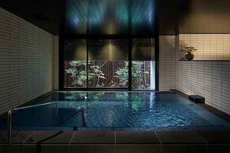 Indoor spa tub