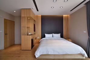 Habitación básica doble | Minibar, escritorio, sistema de insonorización y wifi gratis
