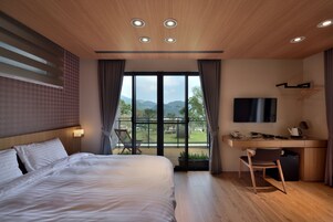 Minibar, escritorio, sistema de insonorización y wifi gratis 