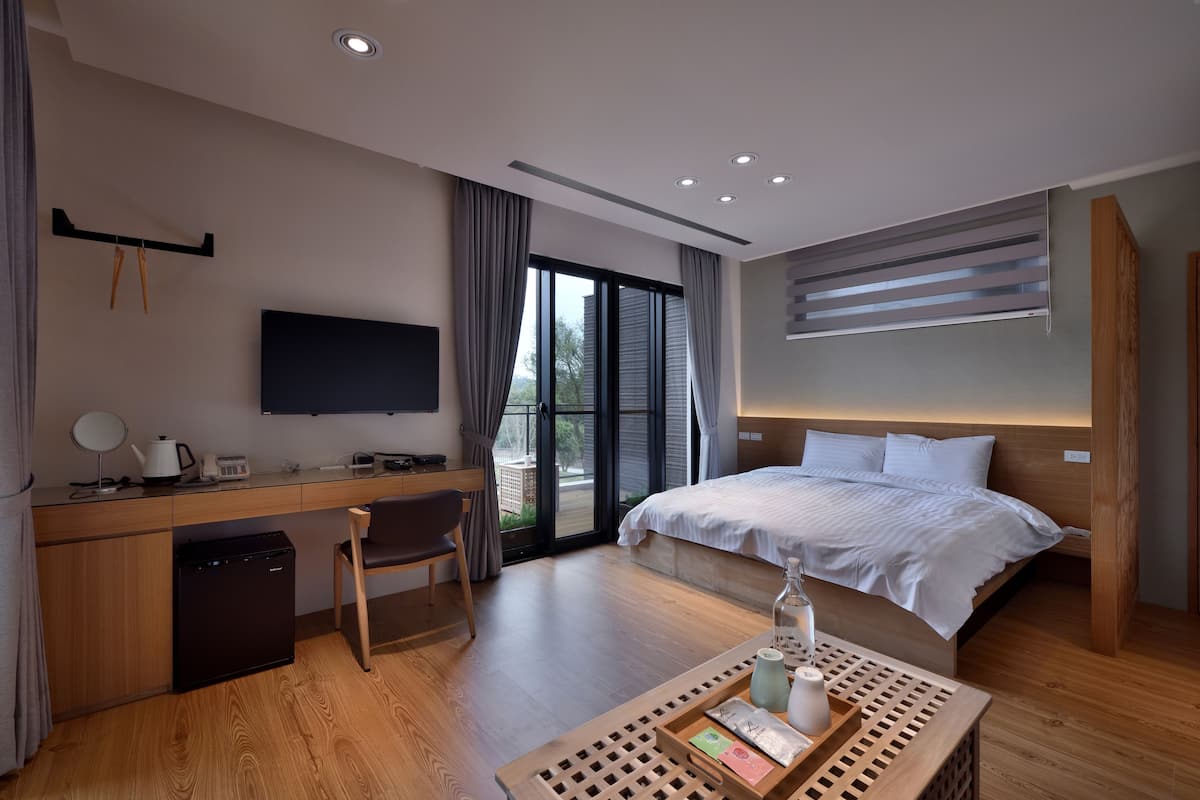 Classic Double Room | Minibar, desk, soundproofing, WiFi (free)
