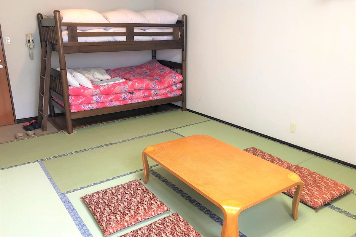 ห้องพัก (Bunk Bed and Futon)