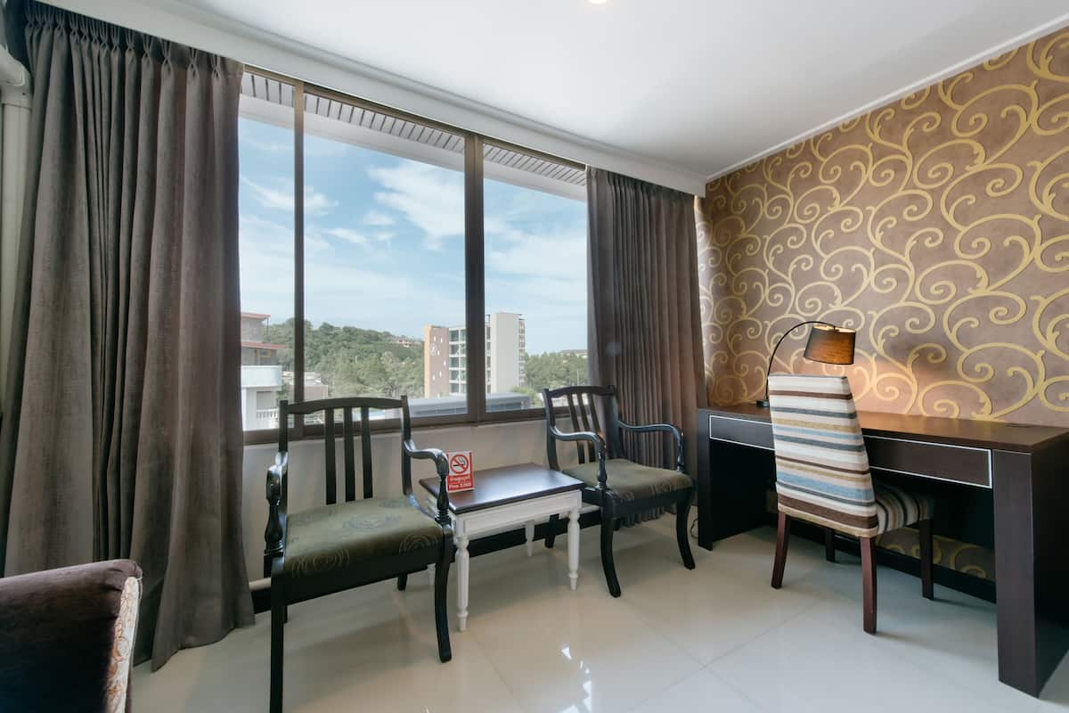 super deluxe triple room | blackout curtains, free wifi