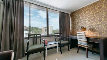 Super Deluxe Triple Room | Blackout drapes, free WiFi