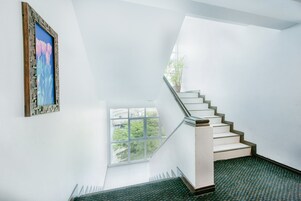 Blackout drapes, free WiFi