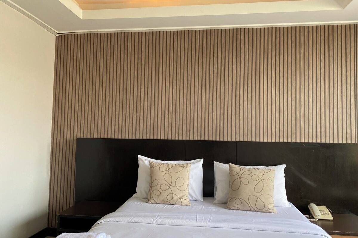 standard double room | blackout curtains, free wifi