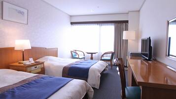 Premium bedding, in-room safe, desk, blackout drapes