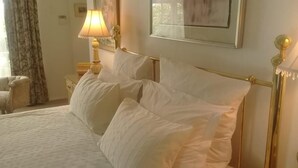 Original Guest Suite | Desk, individually decorated, individually furnished, bed sheets - Bellingham Homestead (Franschhoek)