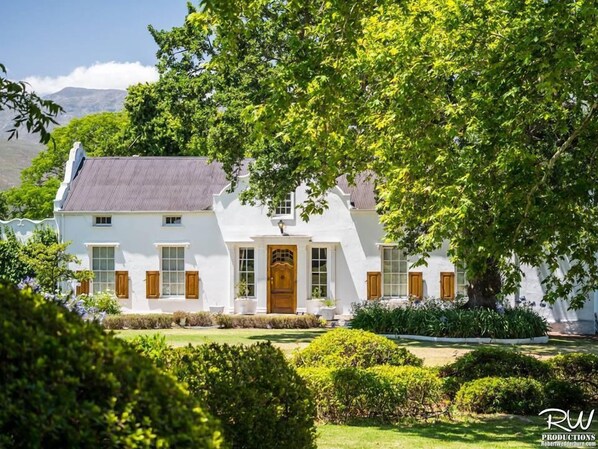 Entrada de la propiedad