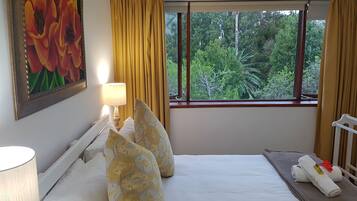 Deluxe Double Bedroom | Minibar, in-room safe, free WiFi, bed sheets