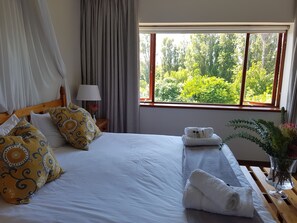 Deluxe King Bedroom | Minibar, in-room safe, free WiFi, bed sheets