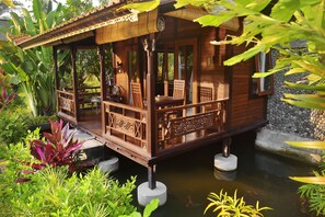 Cottage Romantique, 1 très grand lit, baignoire, vue colline | Vue sur l’eau