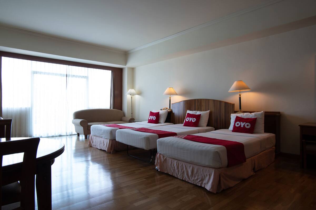 Basic Triple Room | Minibar, in-room safe, desk, soundproofing