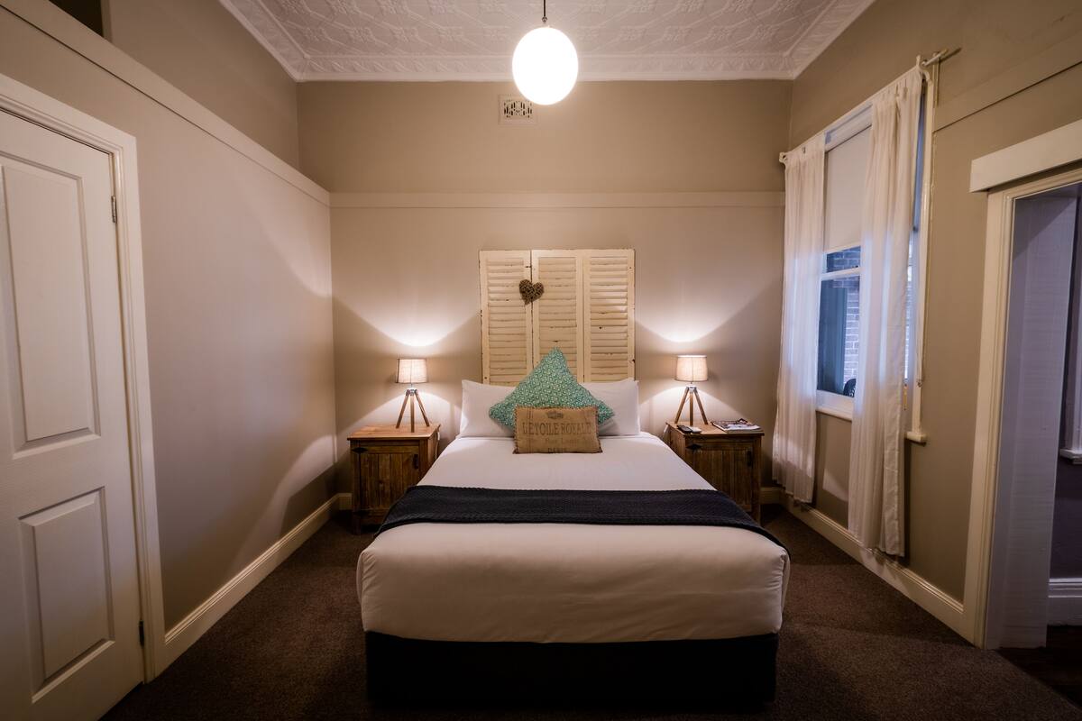 queen suite | iron/ironing board, free wifi, bed sheets