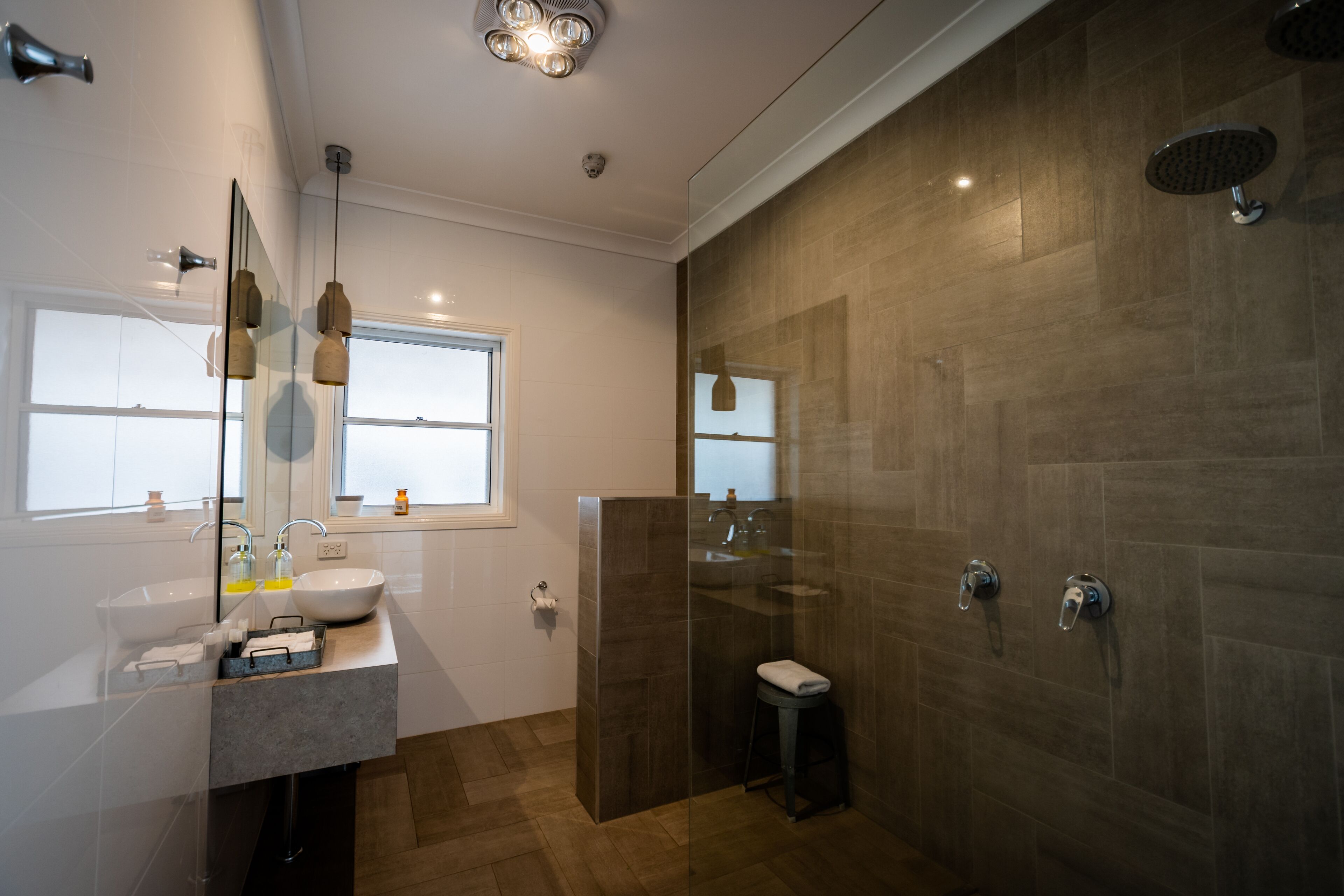 king suite | bathroom | free toiletries, towels, soap, shampoo