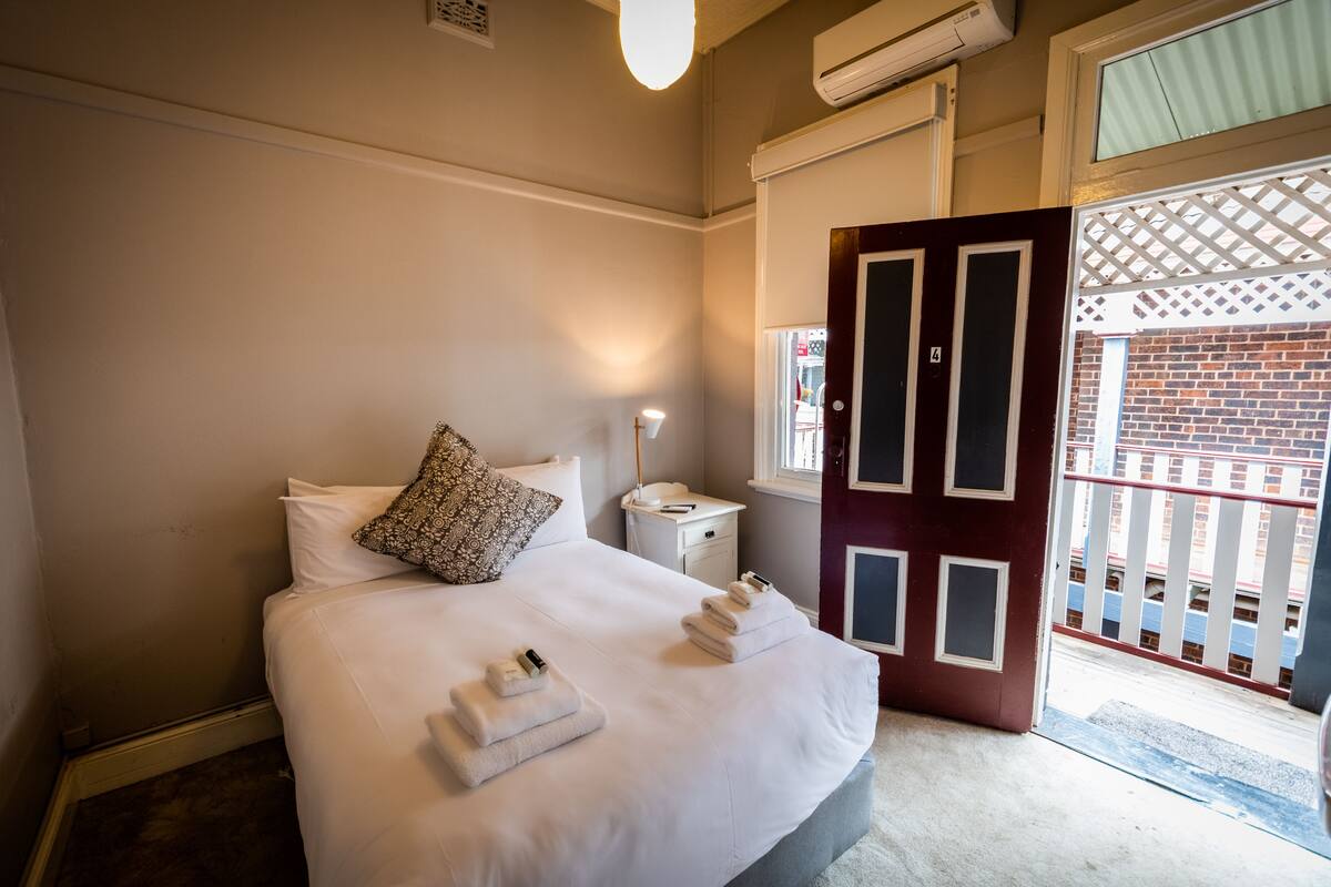 double room | iron/ironing board, free wifi, bed sheets