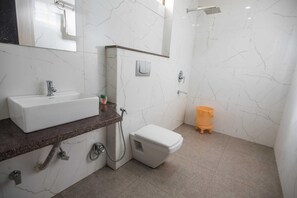 Combined shower/bathtub