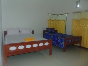 Standard Room | Desk, soundproofing, bed sheets - Sima Homestay (Wolowaru)