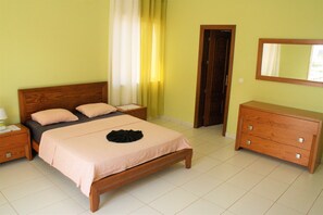 Chambre Double Confort, 1 très grand lit, salle de bains privée, niveau Exécutif