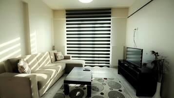 Appartement, 1 chambre | Salle de séjour | Télévision LED