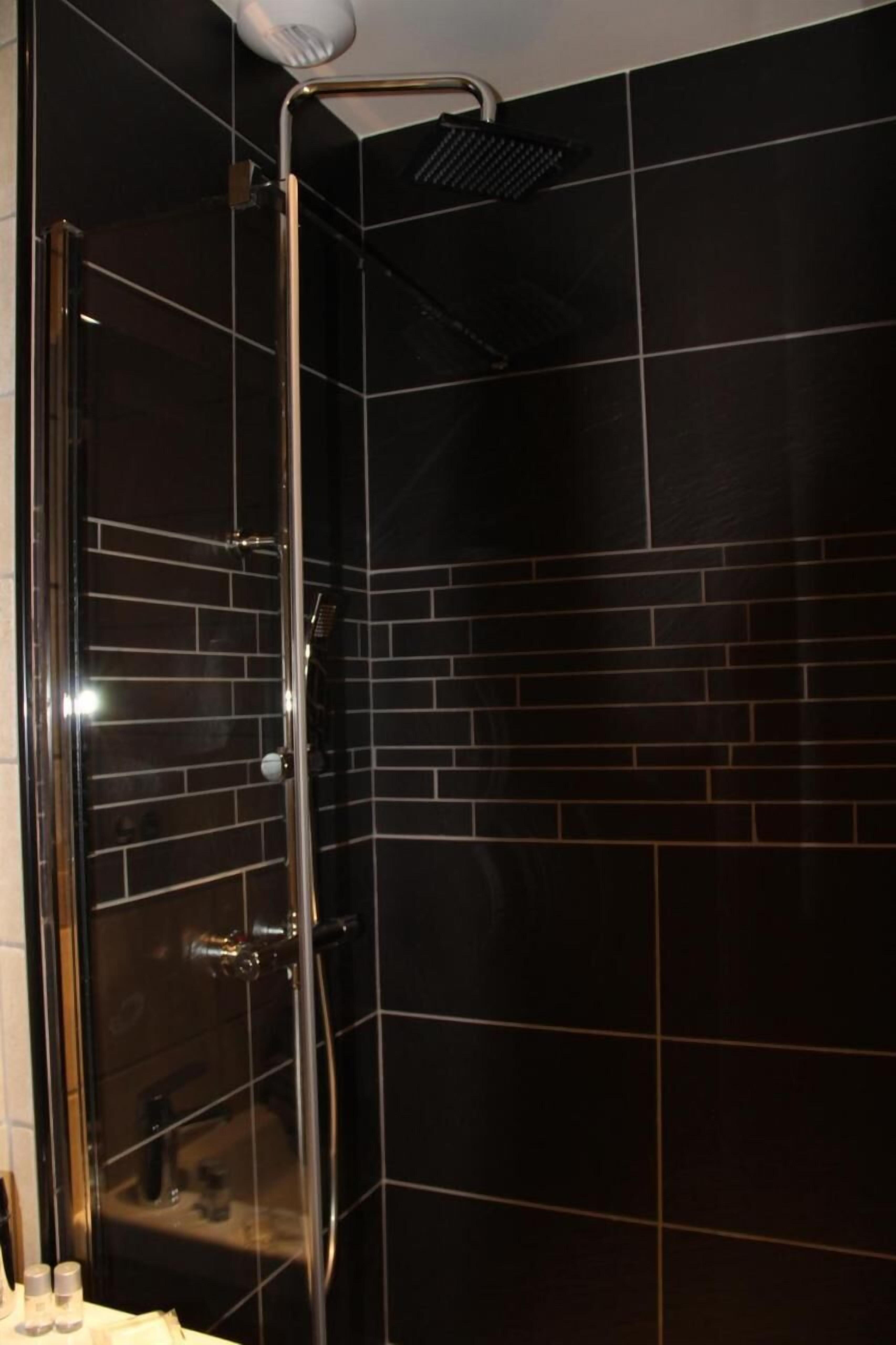 double room | bathroom | shower, free toiletries, towels