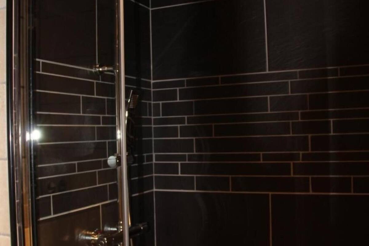 double room | bathroom | shower, free toiletries, towels