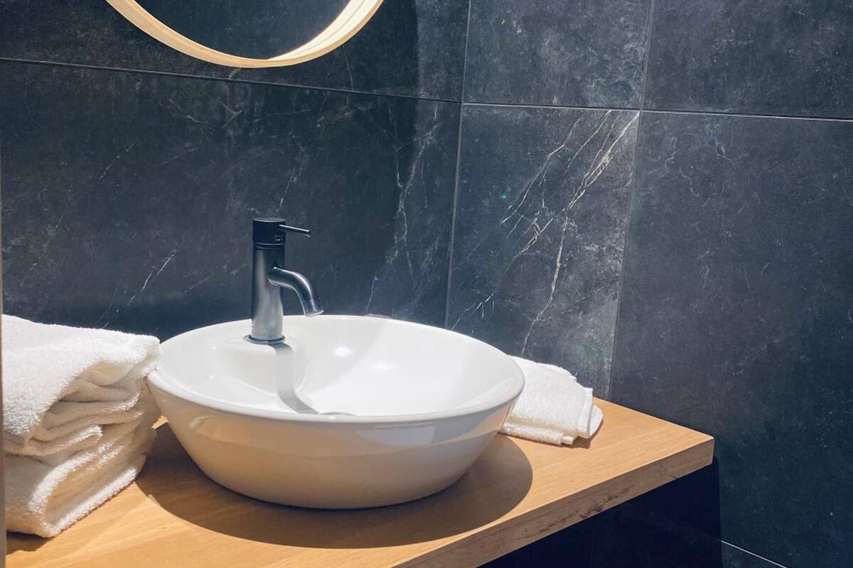 superior double room | bathroom | shower, free toiletries, towels