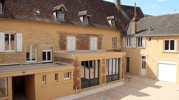 Cour