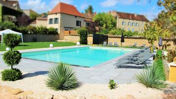 Piscine extérieure (ouverte en saison)