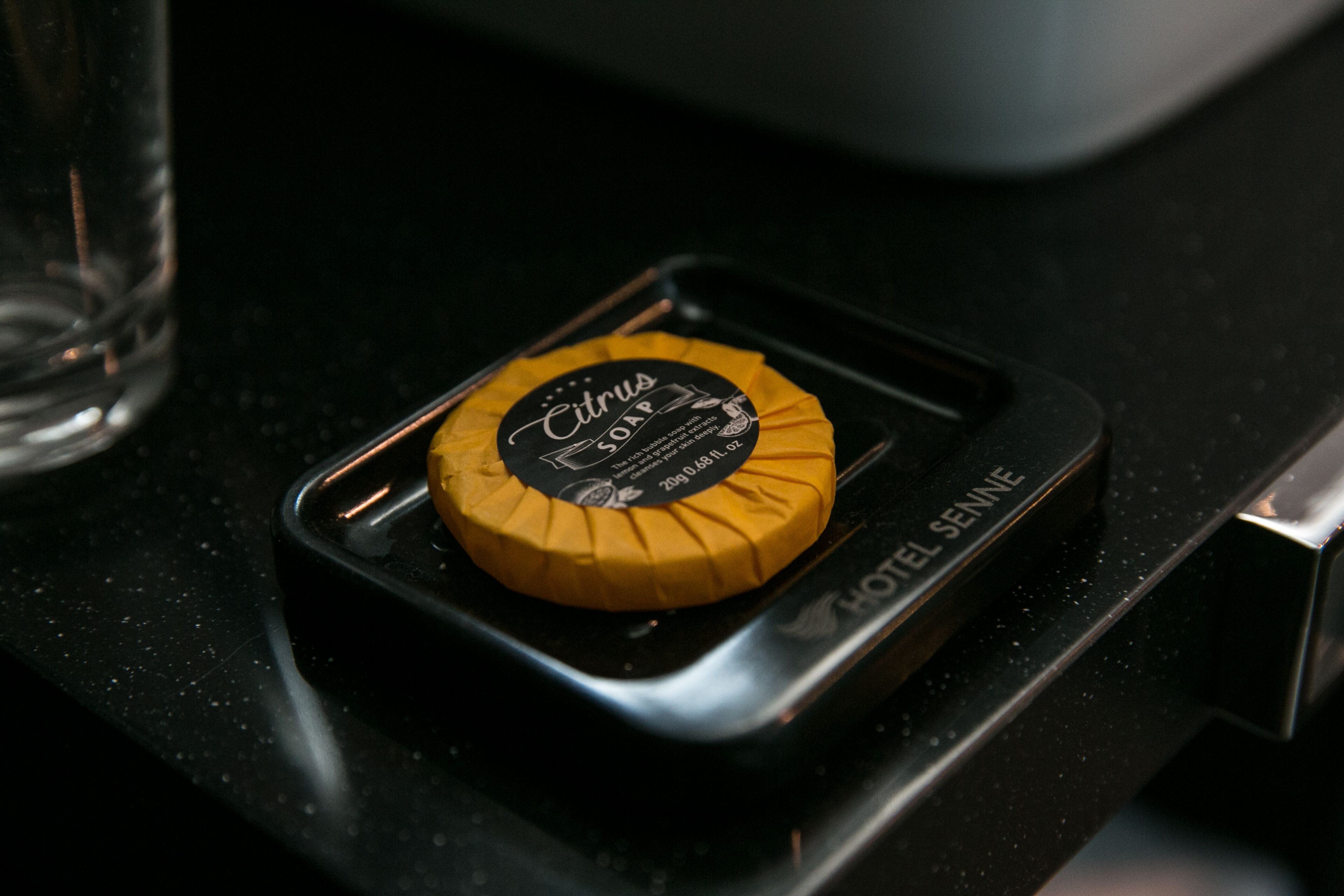 executive suite | bathroom | combined shower/bathtub, deep-soaking bathtub, free toiletries