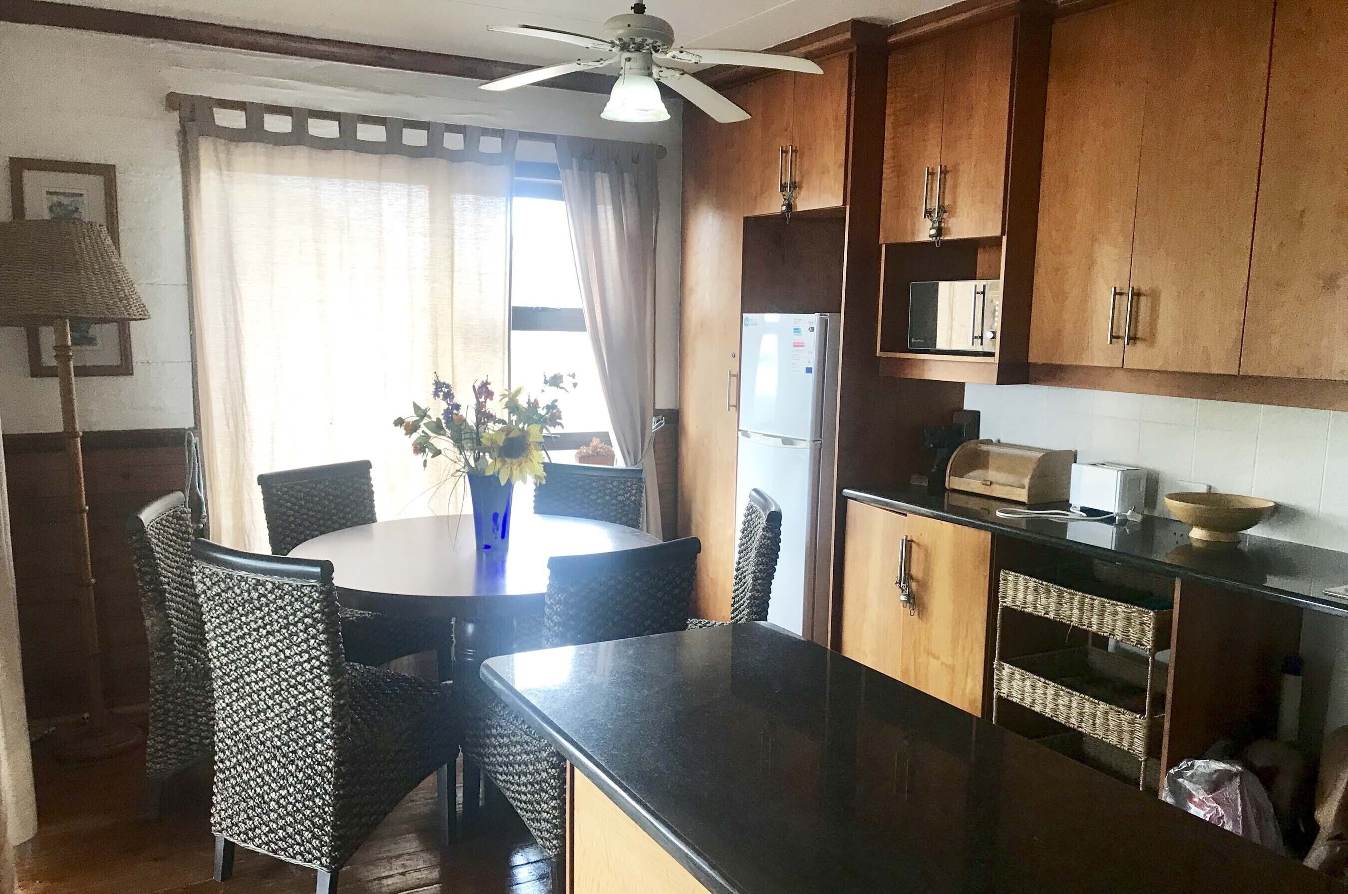 Casa familiare, 2 camere da letto, cucina, vista mare | Cucina privata | Microonde, bollitore elettrico