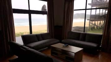 Family House, 3 Bedrooms, Non Smoking, Beach View | Living room