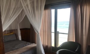 Casa familiar, 3 habitaciones, para no fumadores, vista a la playa | Caja de seguridad en la habitación, escritorio y ropa de cama