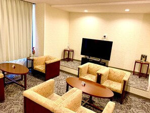 Lobby sitting area - Hotel Kikuei Namba (Osaka)