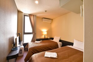 Down comforters, blackout drapes, free WiFi, bed sheets - Hotel Kikuei Namba (Osaka)