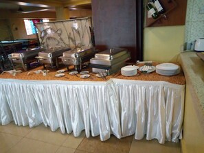 Breakfast, lunch and dinner served - Fortune Hotel (Kampala)