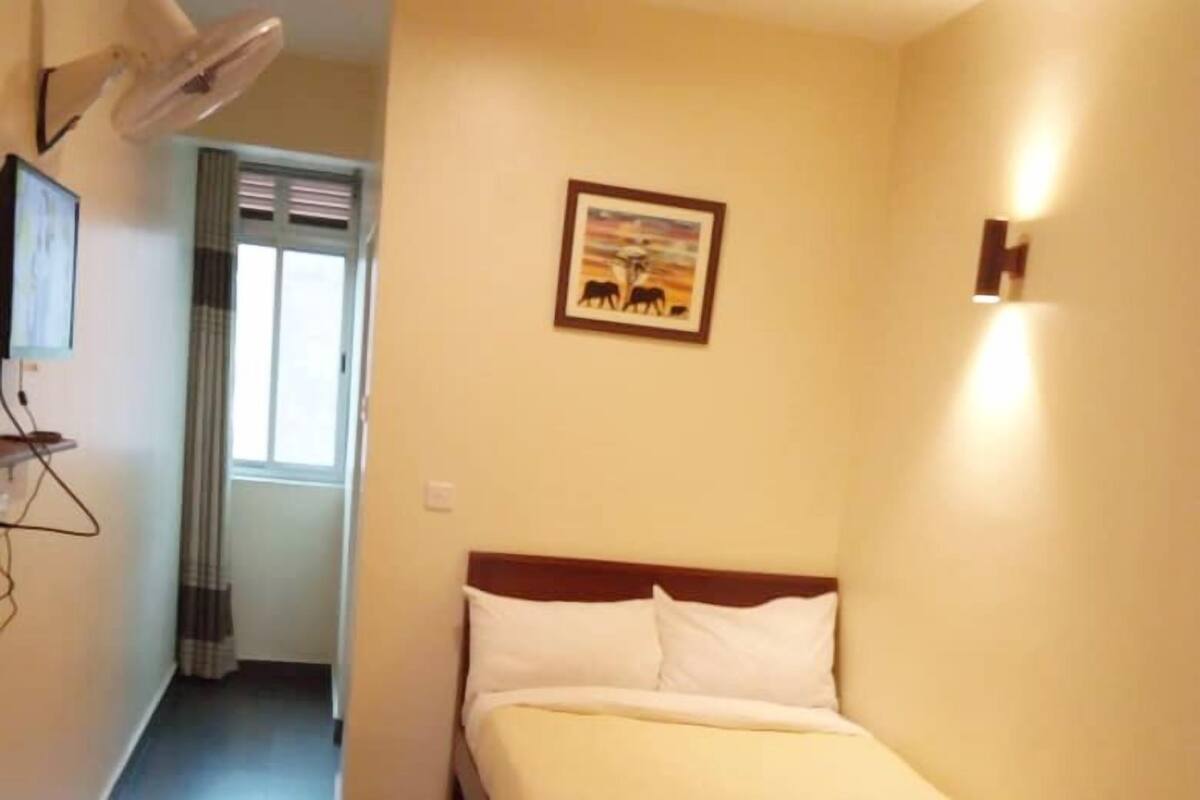 Standard Single Room | Desk, WiFi (free), individually furnished