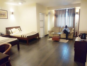 Executive Double Room | Living room - Fortune Hotel (Kampala)