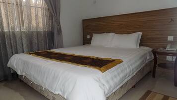 Double Room | Desk, free WiFi, bed sheets