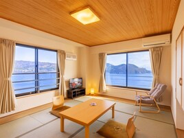 传统客房, 无烟房, 海洋景观 (JP Style Corner Room, Private Toilet) | 客房内保险箱、办公桌、熨斗/熨板、免费 WiFi